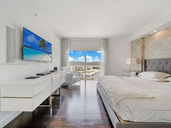 5th image of 150 Sunny Isles Blvd #11502