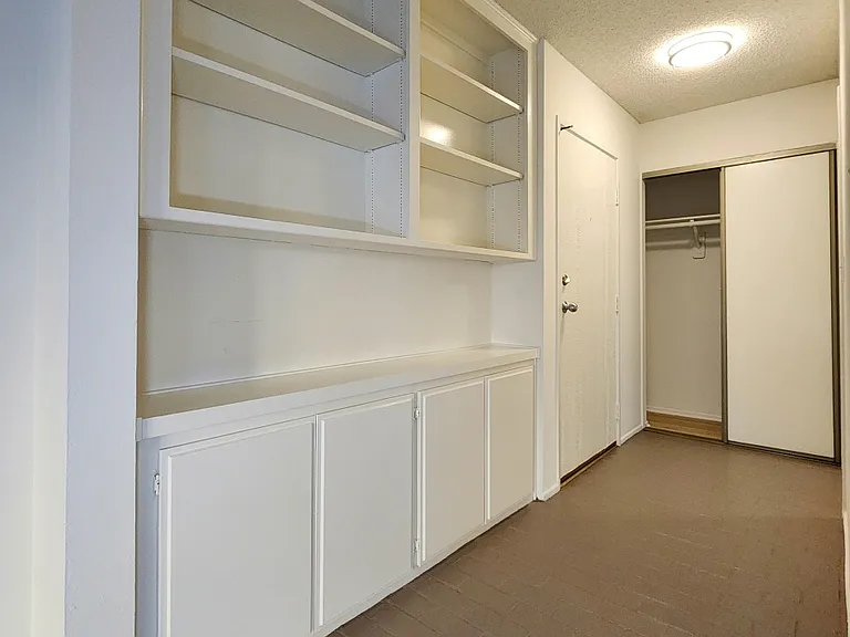 1410 Wellesley Ave #205 — Photo 3