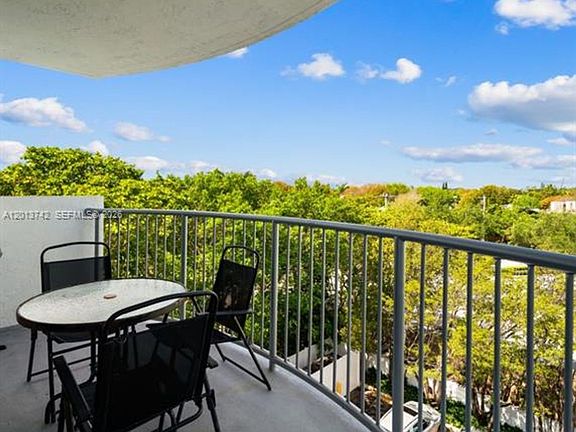 5th image of 210 Seaview Dr #501