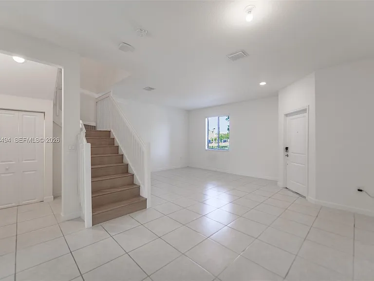 640 NE 207th St — Photo 3
