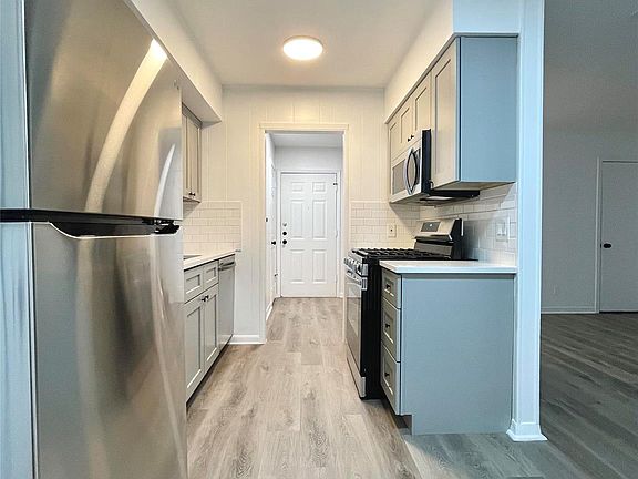2nd image of 2306 Barton Village Cir