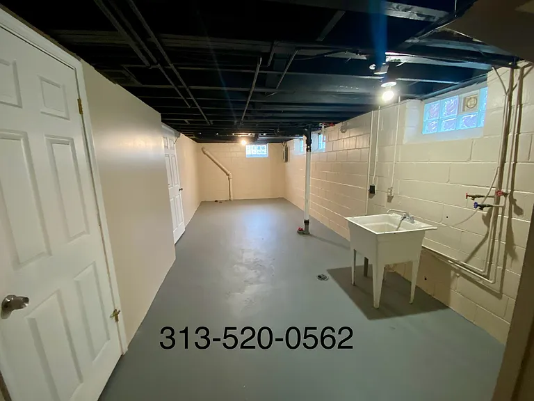 15881 Manor St — Photo 15
