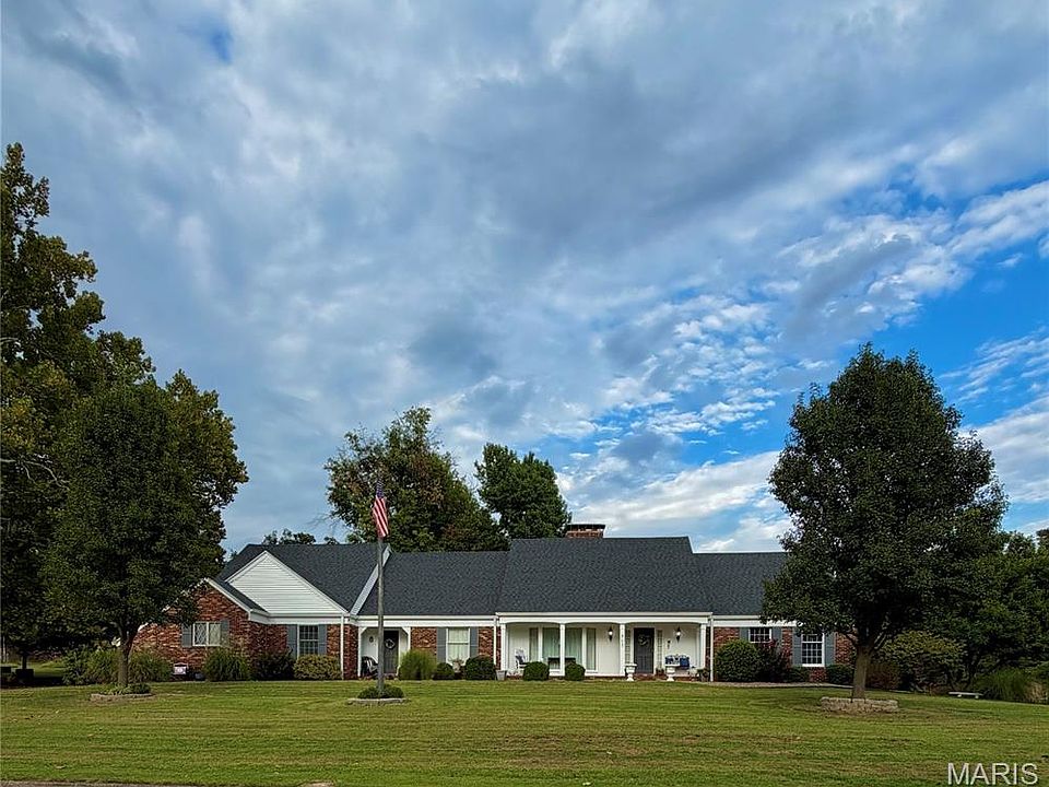1st image of 803 Bradley Ln