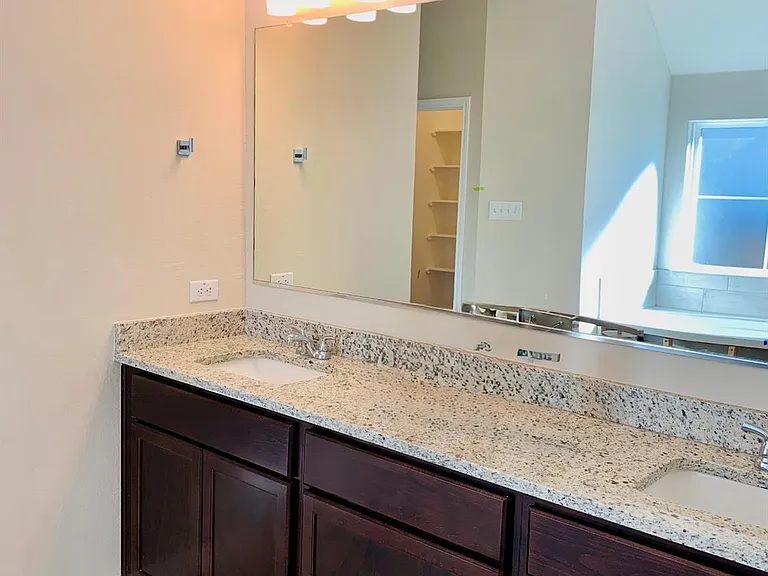 808 Fallbrook Dr — Photo 10