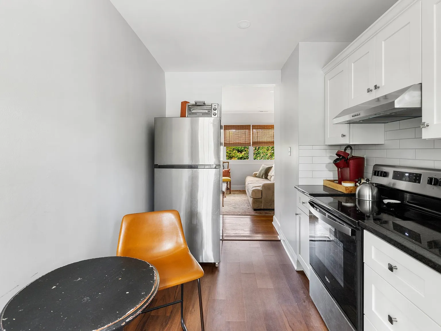 3 bed, 987 sqft, $1,950 — Photo 3