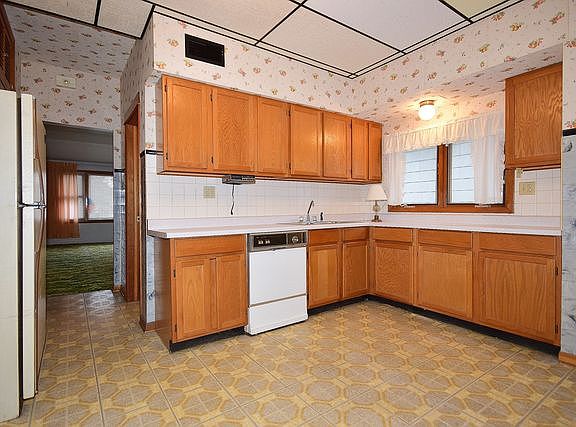 5th image of 825 Circle Ave