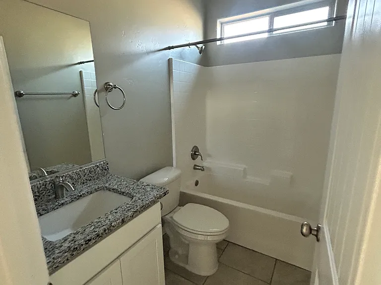2925 N Central St — Photo 4