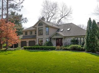 670 Springwood Dr, Kalamazoo, MI 49009