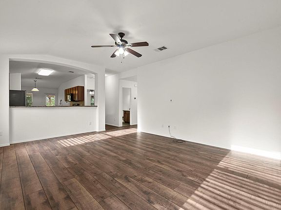 4th image of 118 Camellia Dr