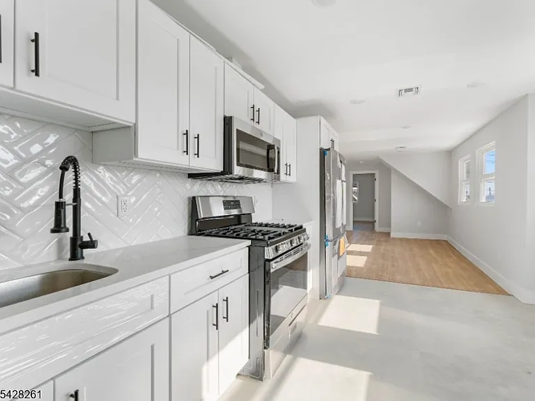977 Sanford Ave #3 — Photo 7