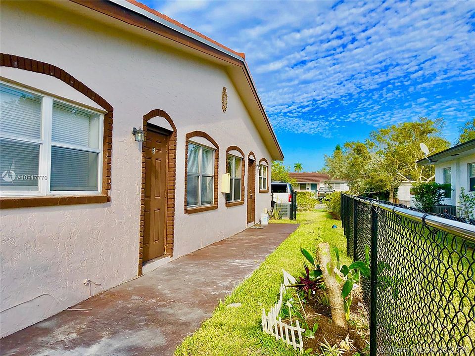 1st image of 4050 Woodside Dr APT A