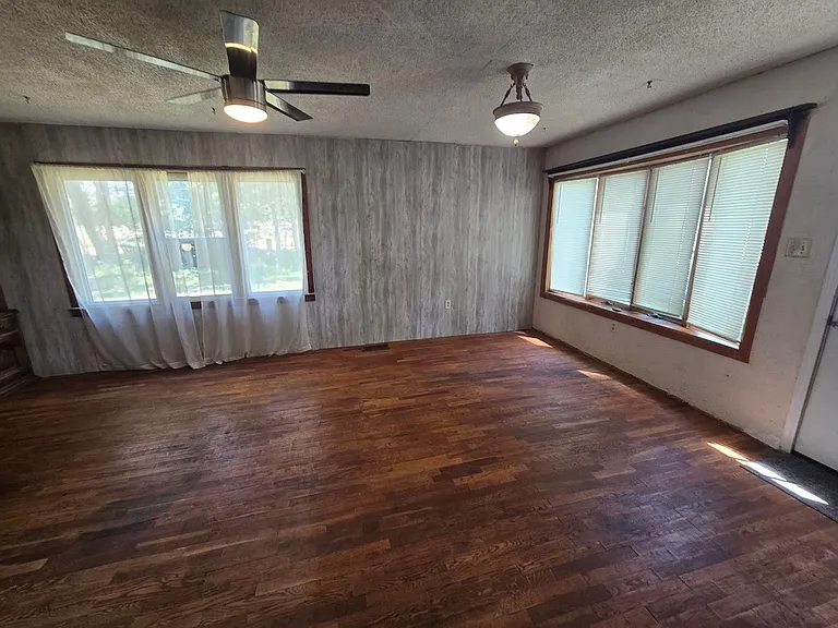 1405 Redwood Rd — Photo 15