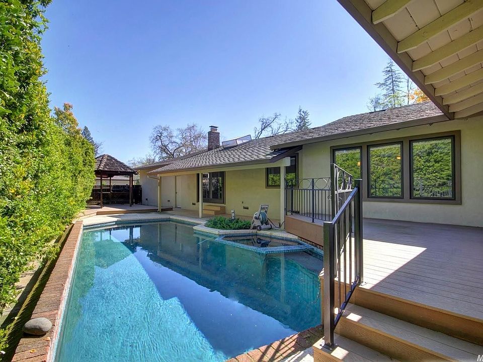 2nd image of 3156 Oak Cliff Cir