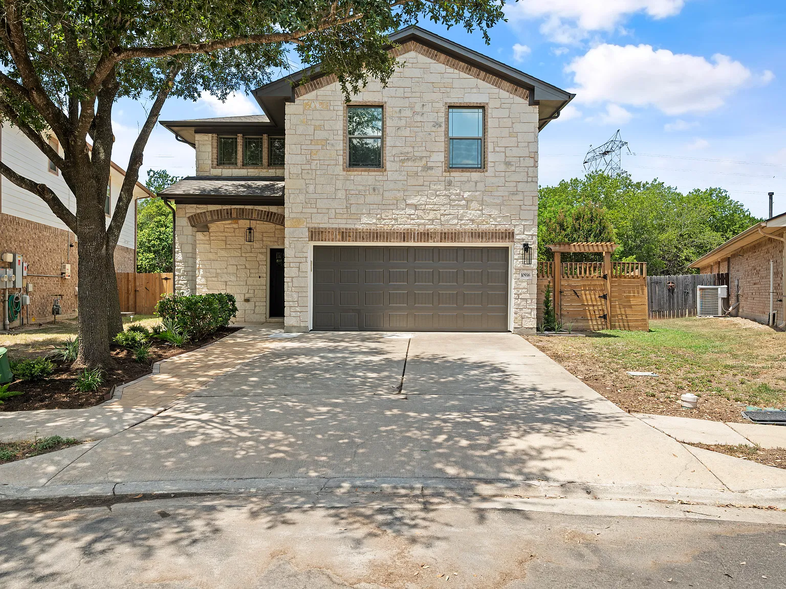 5 bed, 2.5 bath, 2443 sqft, $2,800 — Photo 1