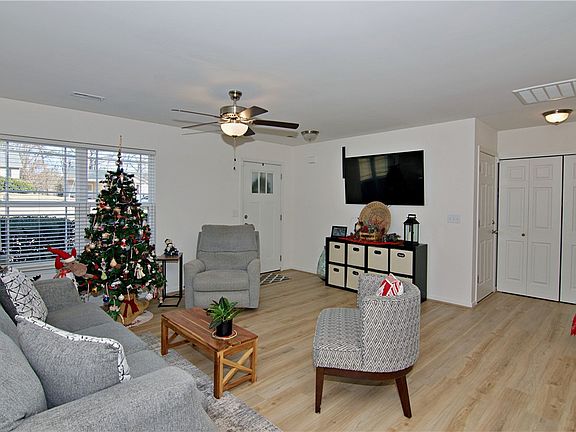 3rd image of 309A Camellia Dr