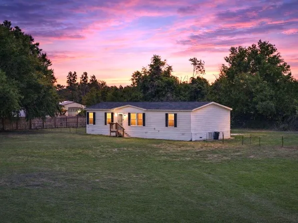 38645 Henry Dr, Zephyrhills, FL 33542