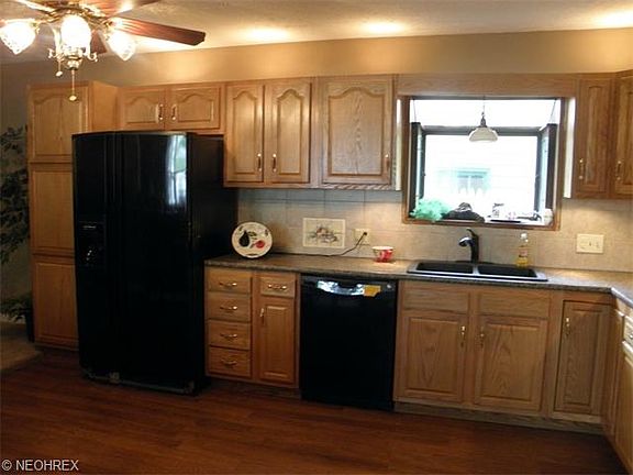 4th image of 3232 Oakwood Dr