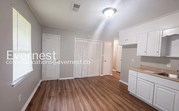 1216 Woodland Ave SW — Photo 6