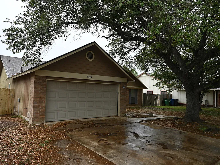 5715 Lake Cove St — Photo 3