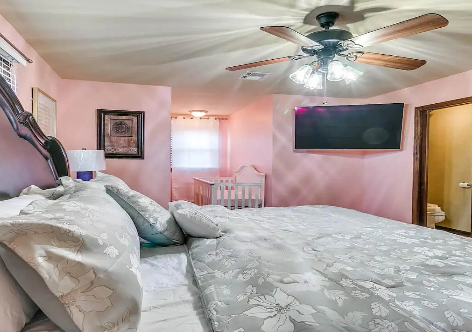 4 bed, 4.0 bath, 4600 sqft, $2,274 — Photo 2