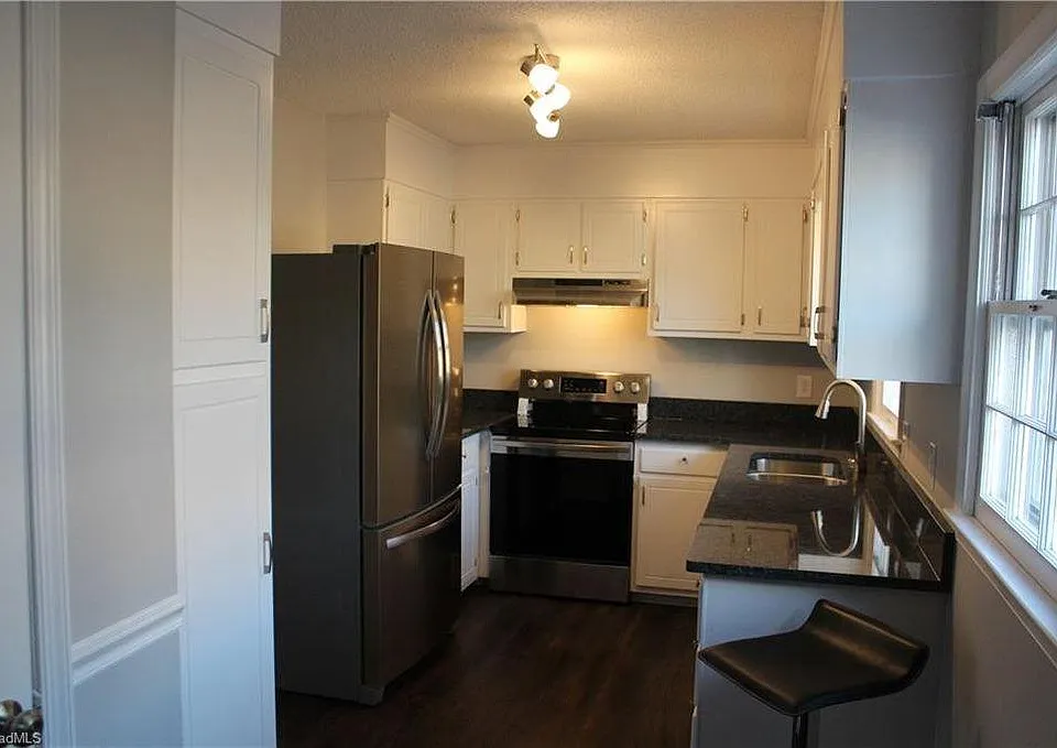 121 Charlestowne Cir