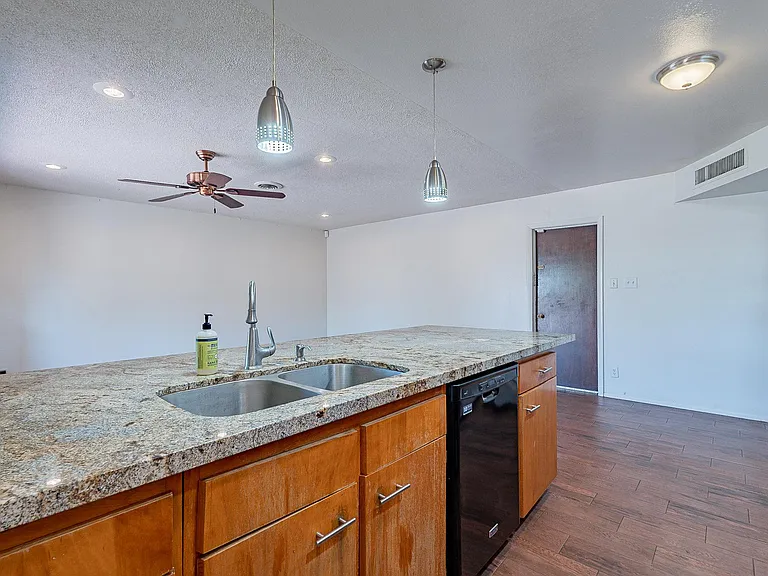 239 E Erie Dr — Photo 14