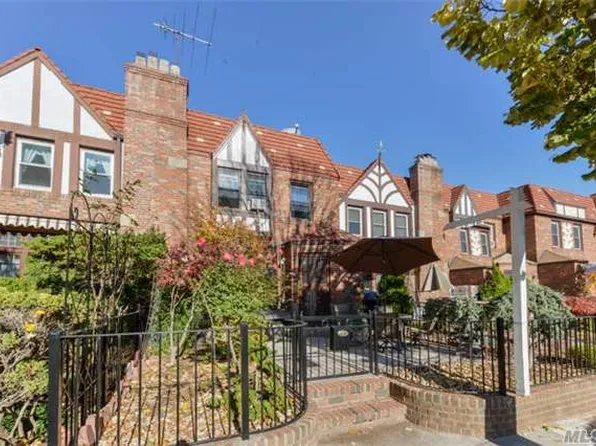 6741 Juno St, Forest Hills, NY 11375