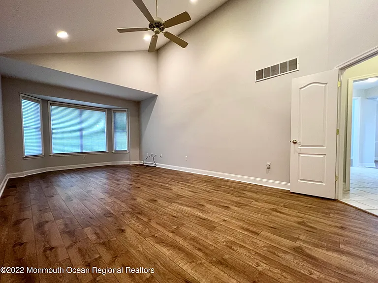 1 Hendrickson Ct — Photo 27