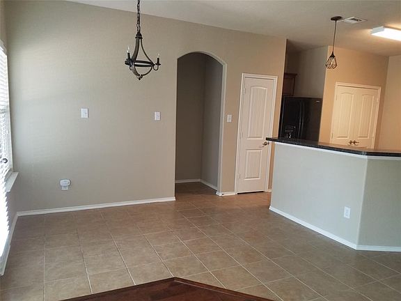 3rd image of 5229 Beacon Ln