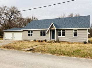 209 W Oak St, Stockton, MO 65785