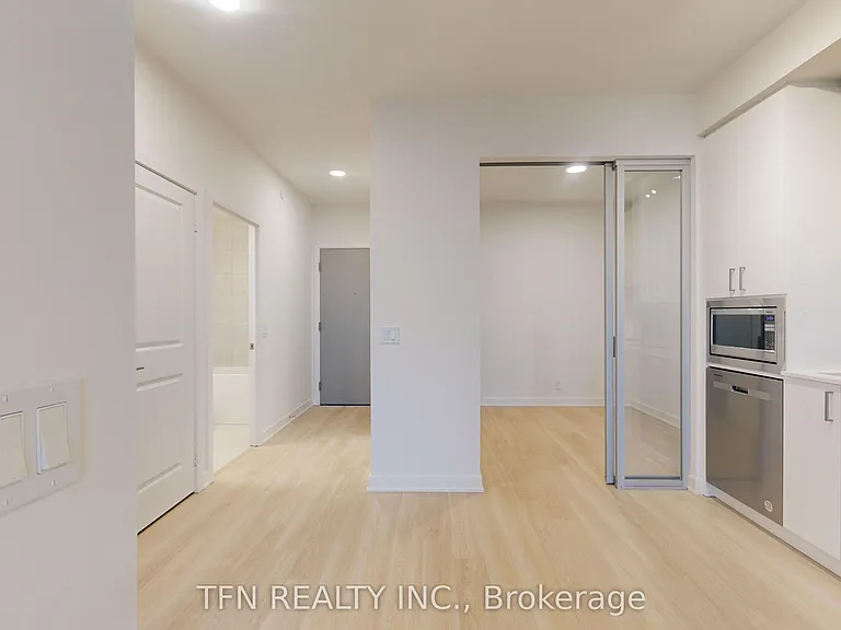 30 Upper Mall Way #2104 — Photo 2