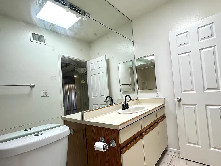5500 N Valley View Rd #303 — Photo 10