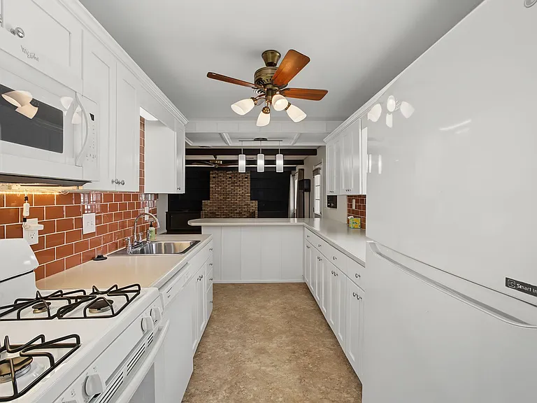 1205 S Cottage Grove Ave — Photo 9