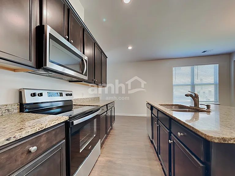 109 Orleans Ct — Photo 4