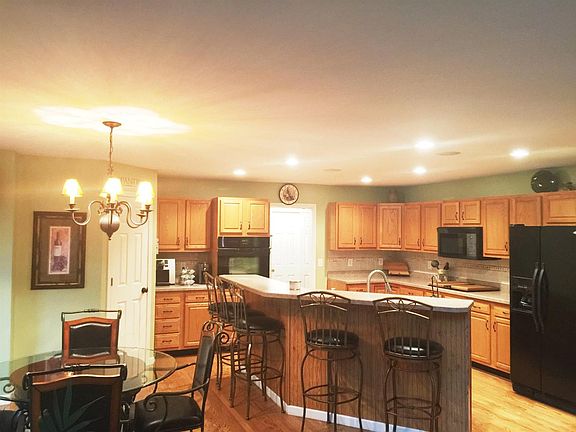 3rd image of 5788 Wisteria Ct