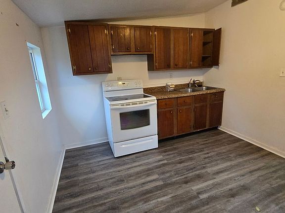 2nd image of 810 W 1st St