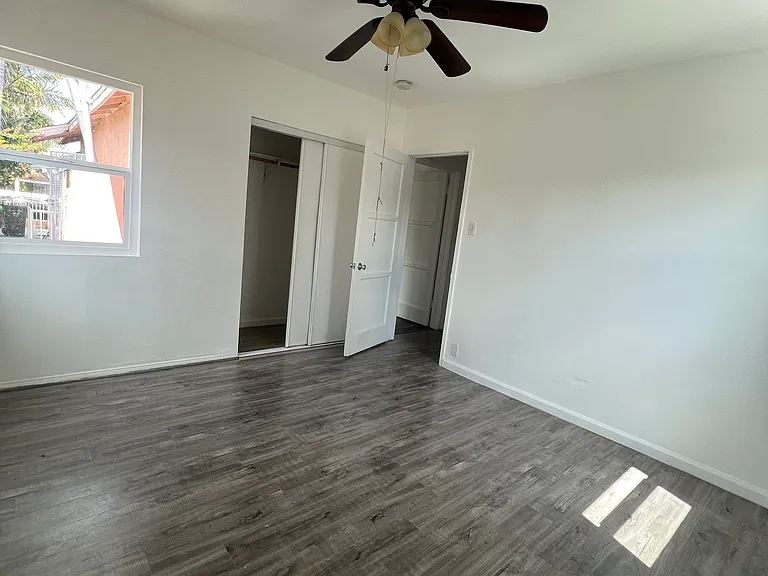 430 W Plum St — Photo 4