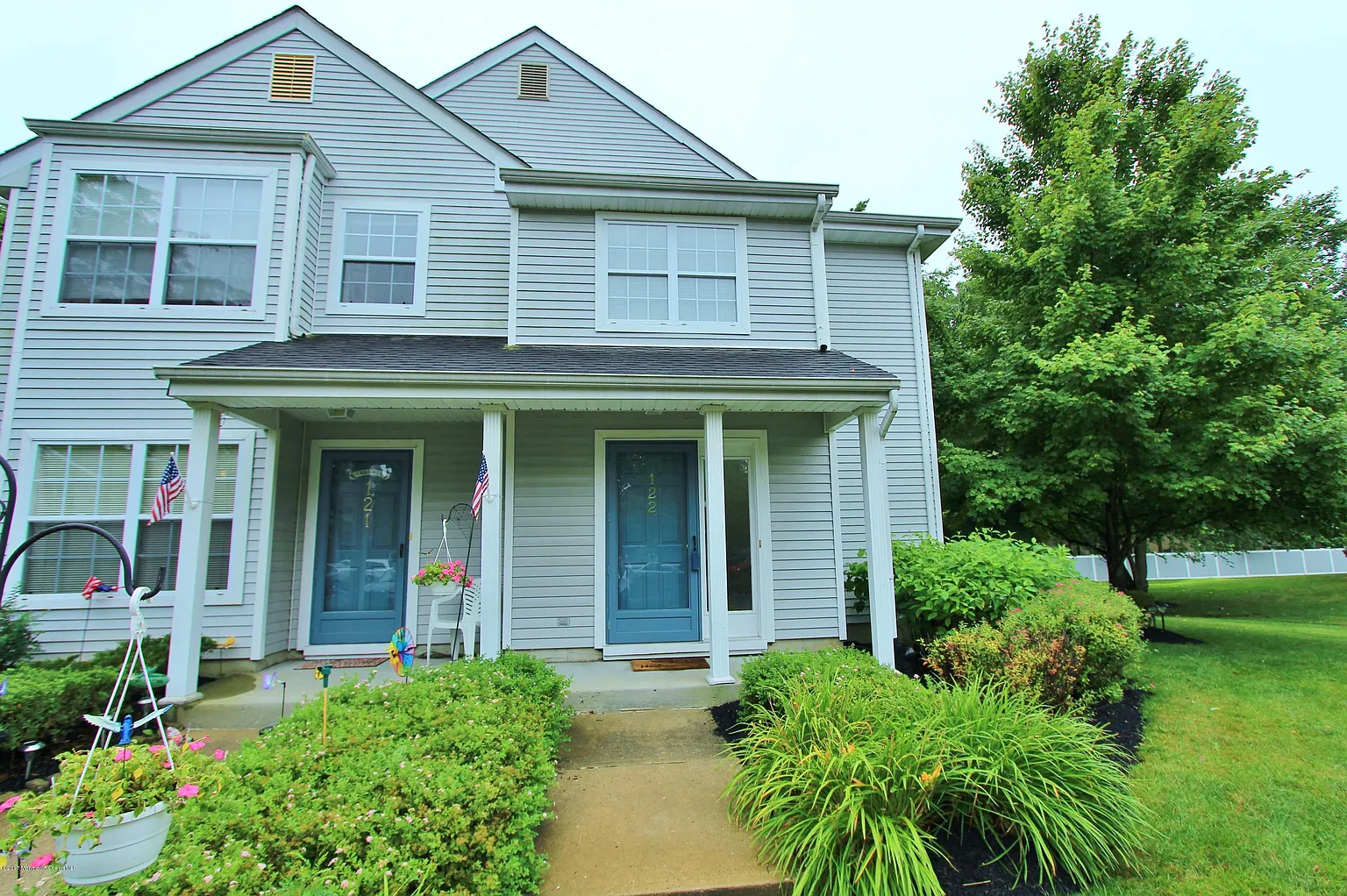 122 Wellington Ct photo 1