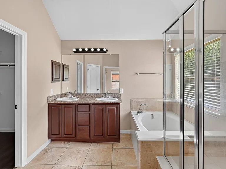 15 Butternut Grove Pl — Photo 18