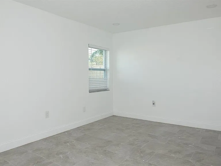11889 93rd Ave — Photo 8