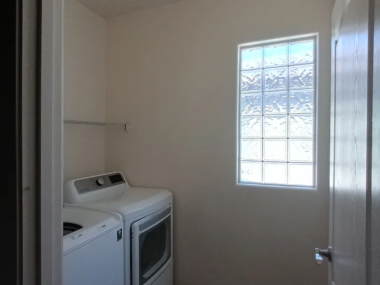 N 77th Gln — Photo 25