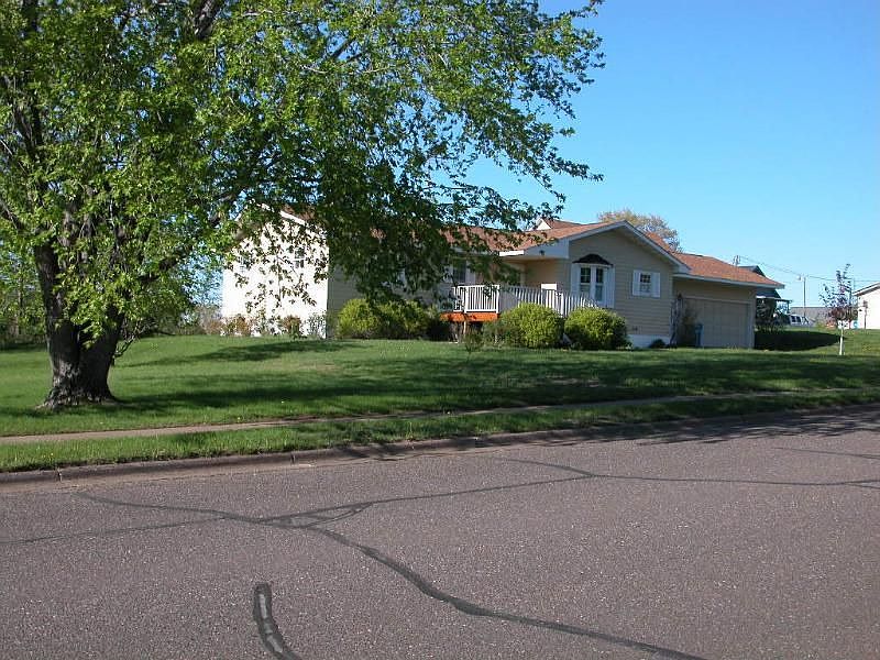 1st image of 220 Saint George Ave W