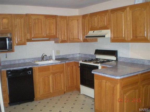 4th image of 921 Broadhead Ln
