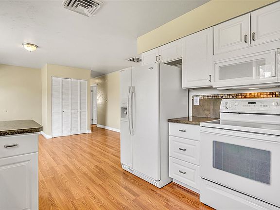 4th image of 219 N Pine St