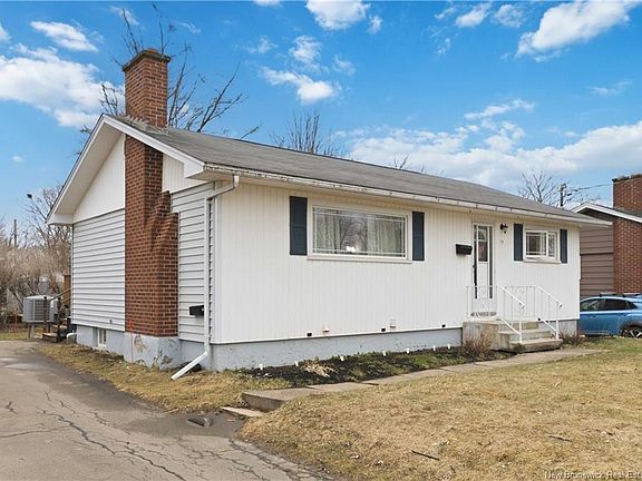 3rd image of 17 Bissett Ave