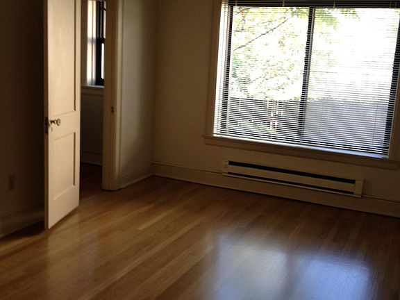 5th image of 5003 15th Ave NE #304