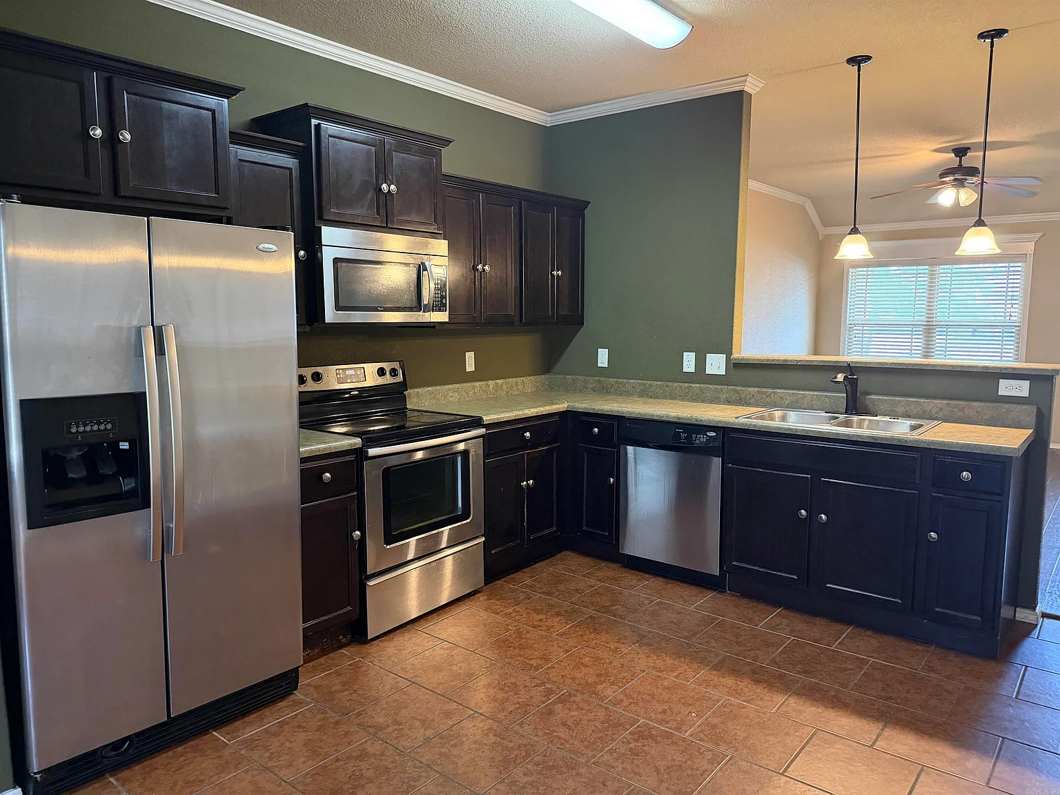 4 bed, 2.0 bath, 1500 sqft, $1,800 — Photo 4