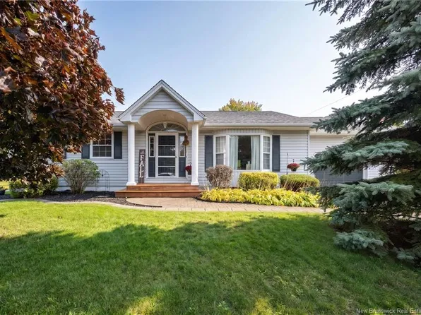 101 Law Ave, Hampton, NB E5N 5C2