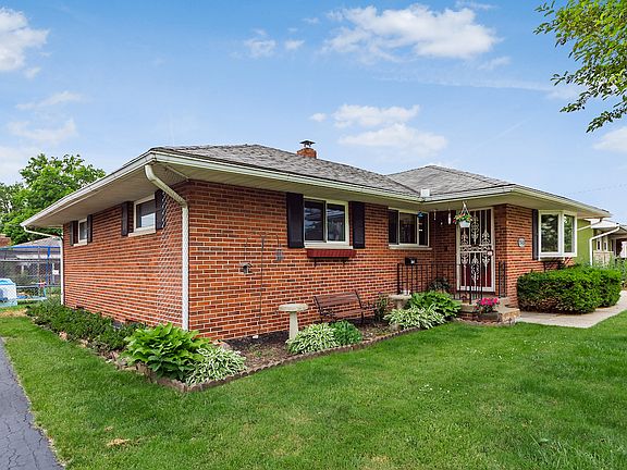 3rd image of 2643 Queensway Dr