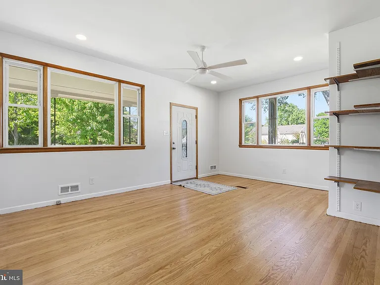 2301 Bayside Dr — Photo 4